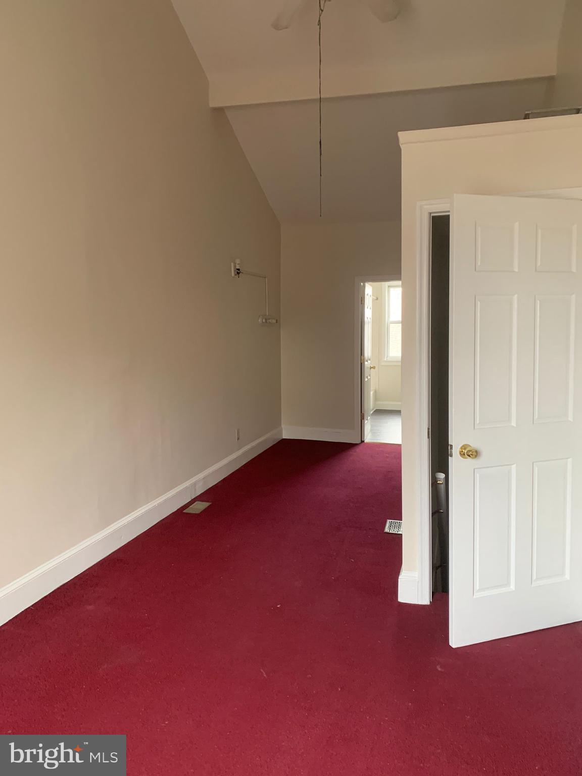 QUEEN VILLAGE - Residential