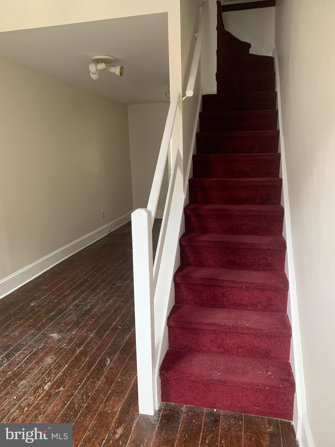 QUEEN VILLAGE - Residential