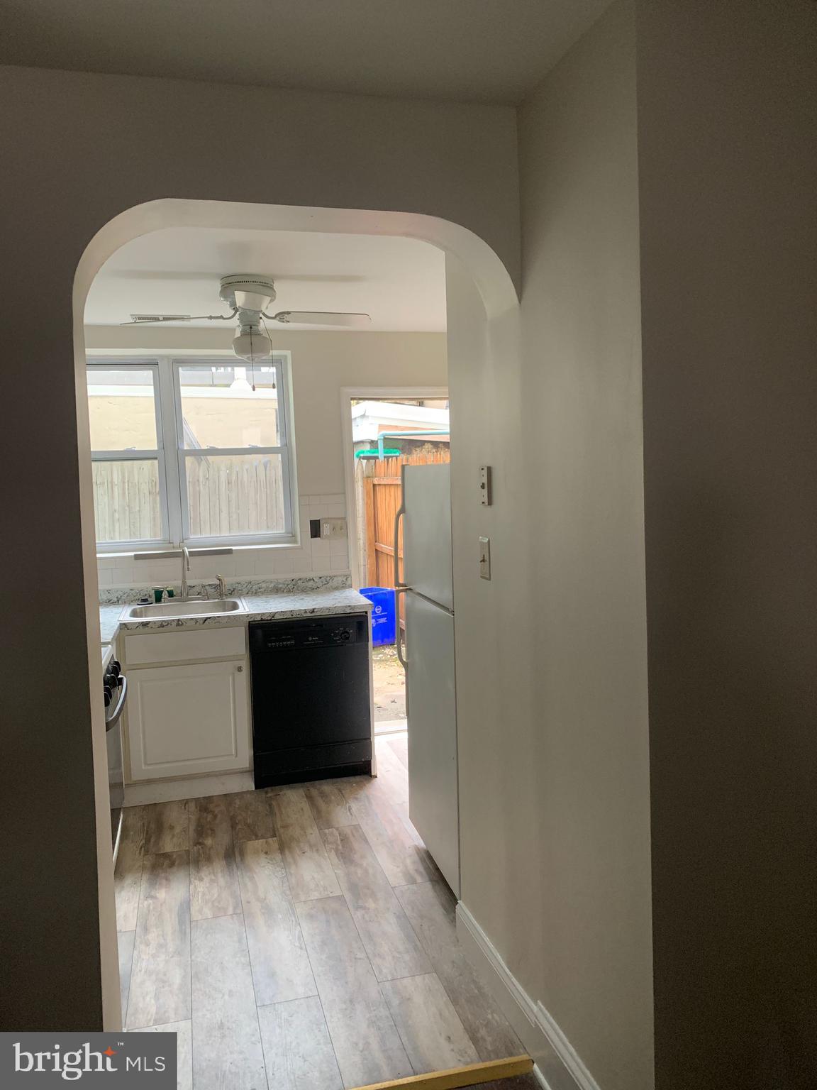 QUEEN VILLAGE - Residential