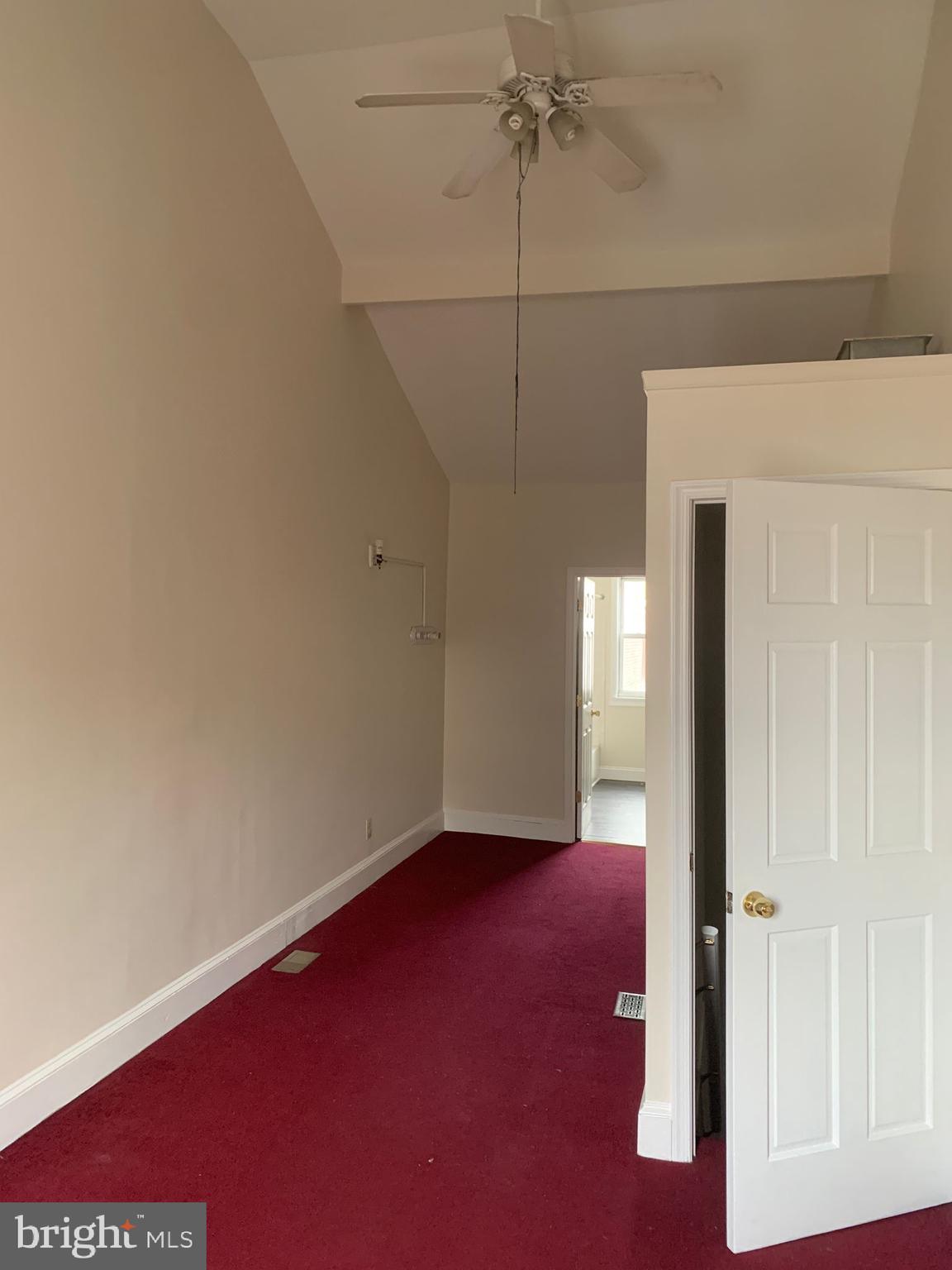 QUEEN VILLAGE - Residential