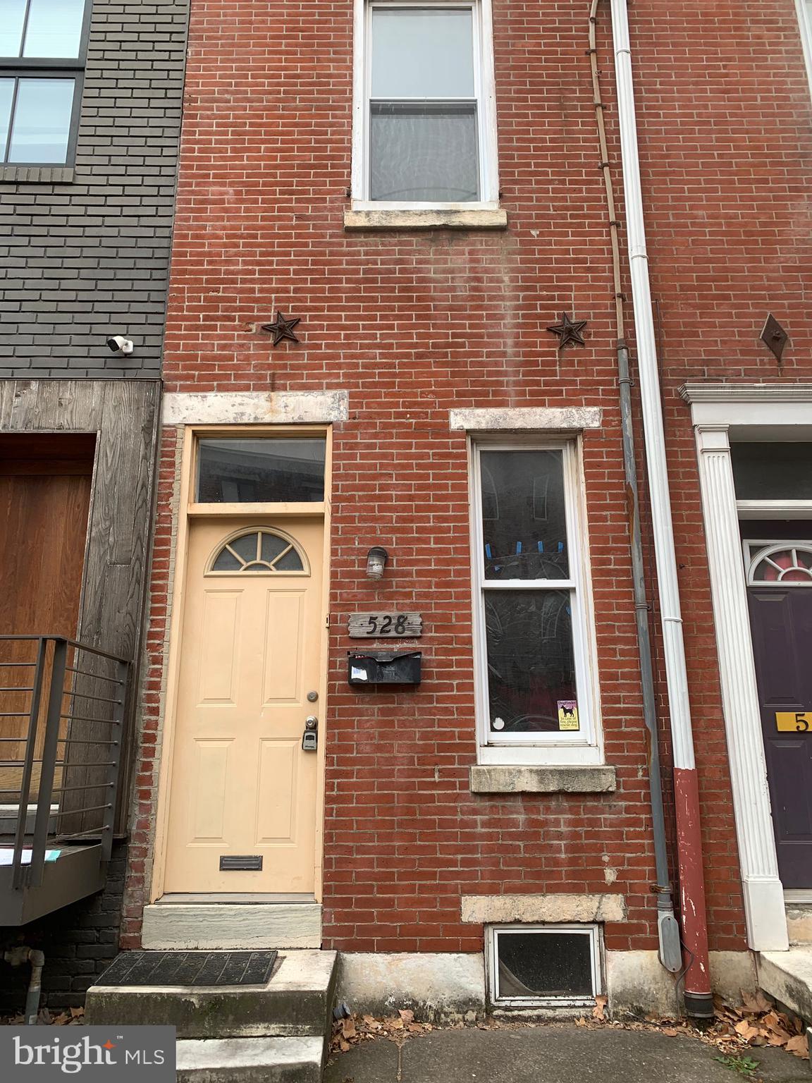 QUEEN VILLAGE - Residential