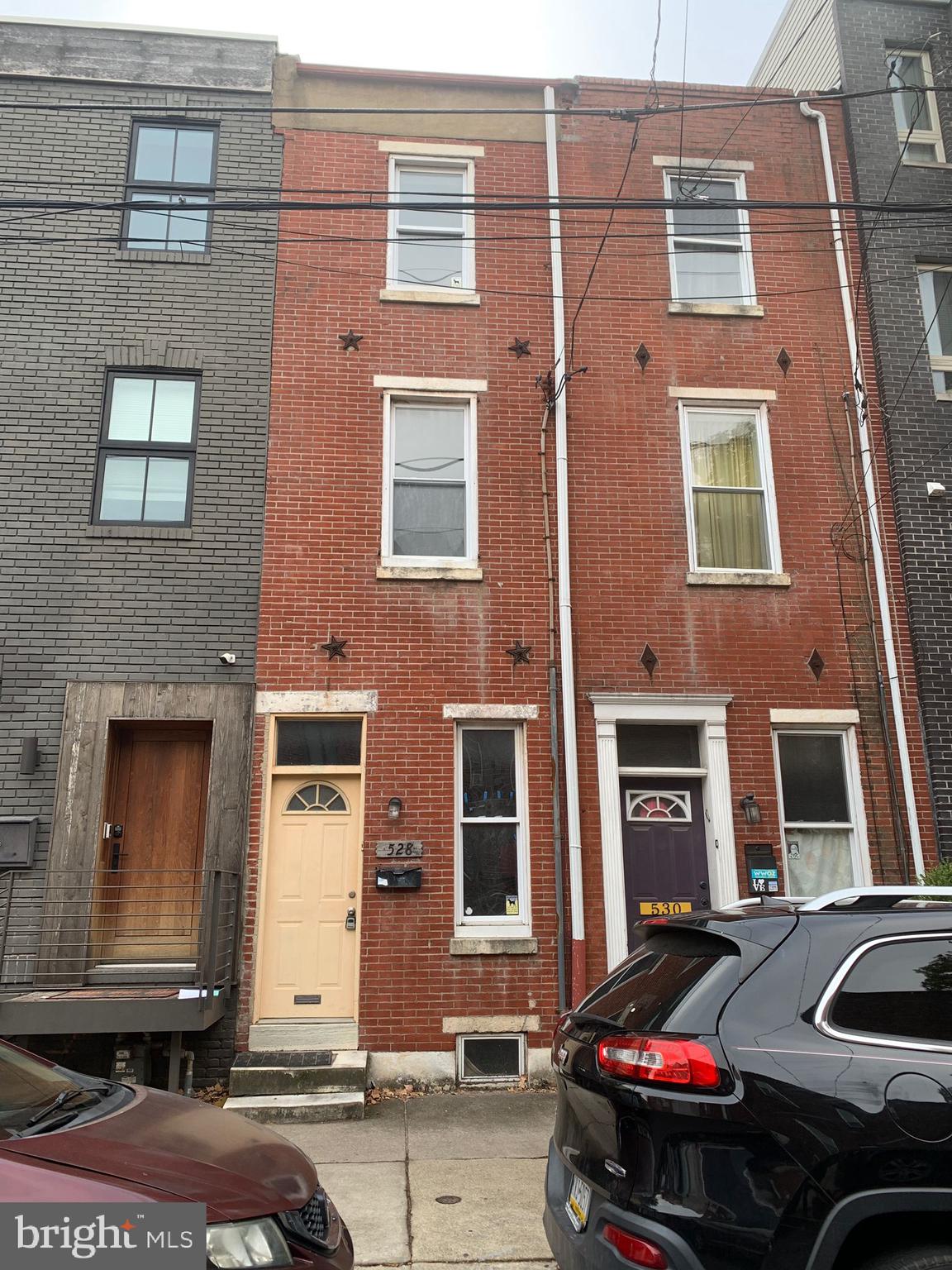 QUEEN VILLAGE - Residential