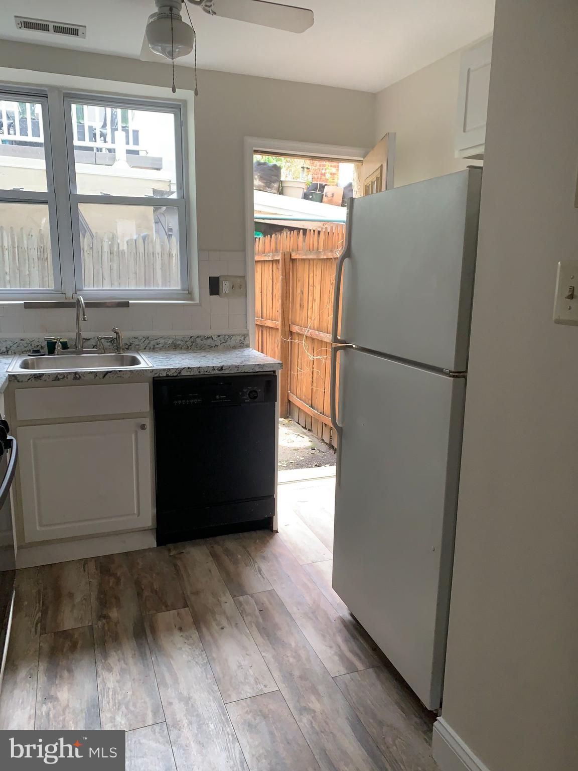 QUEEN VILLAGE - Residential