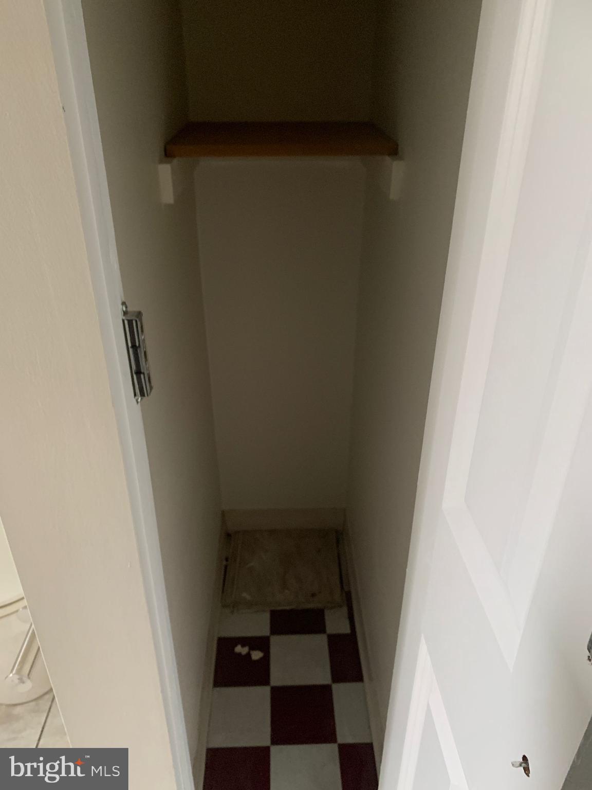 QUEEN VILLAGE - Residential