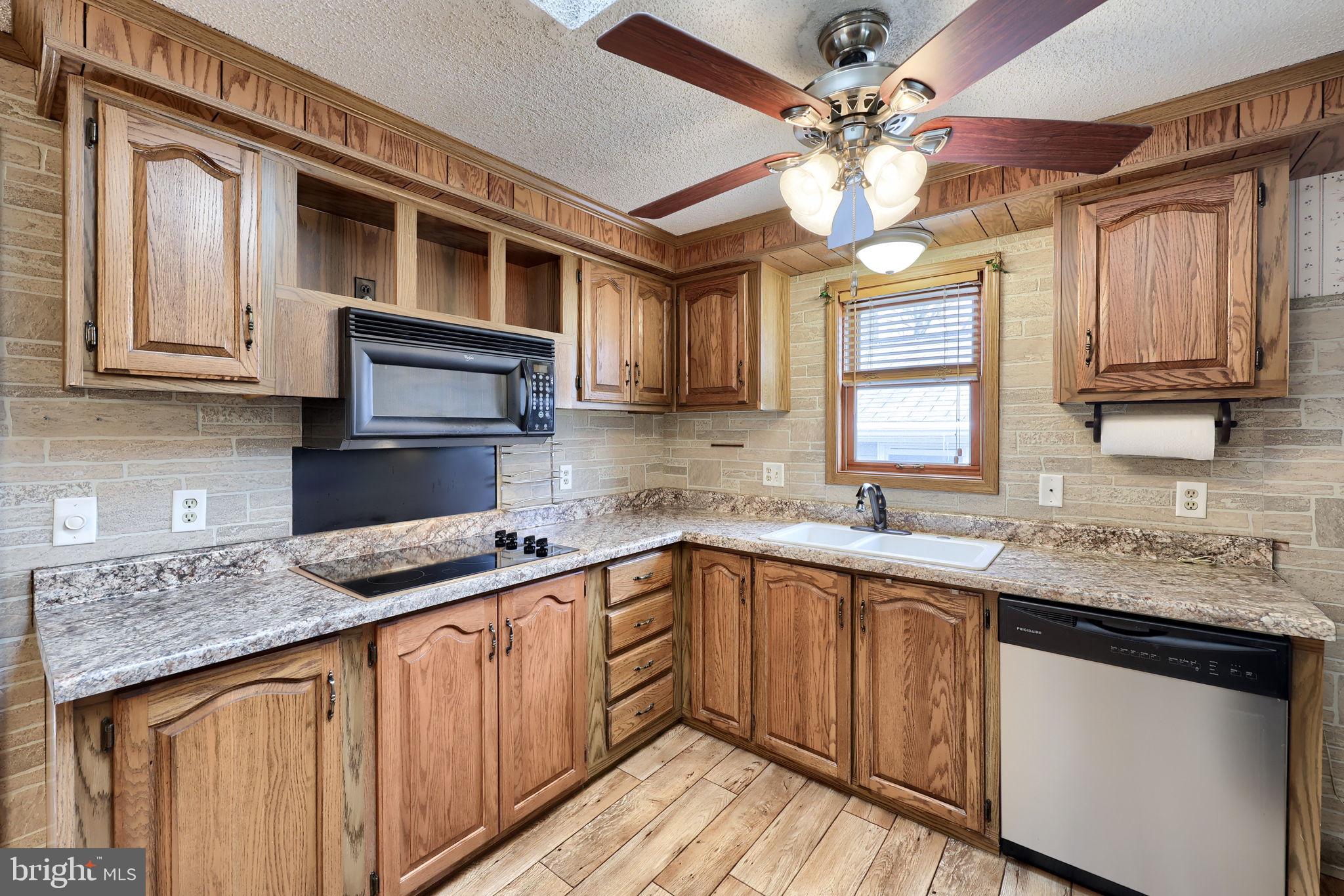 GRETNA SPRINGS COMMUNITY - Residential