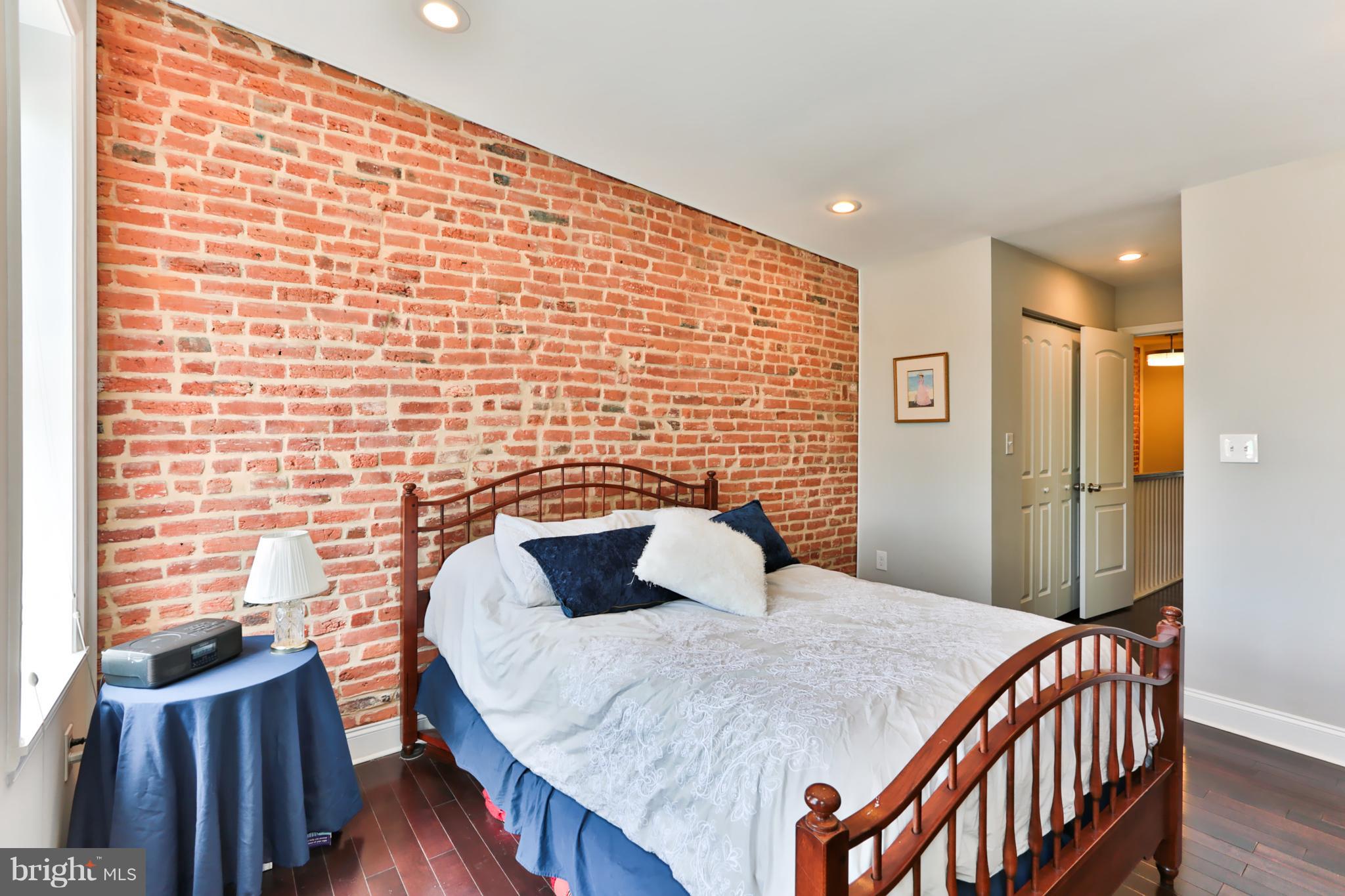 LOCUST POINT - Residential