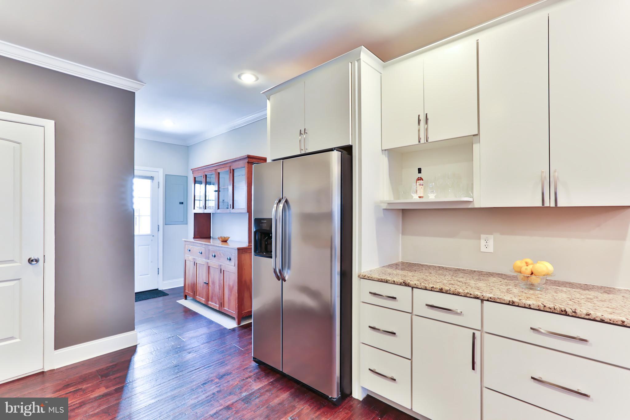 LOCUST POINT - Residential