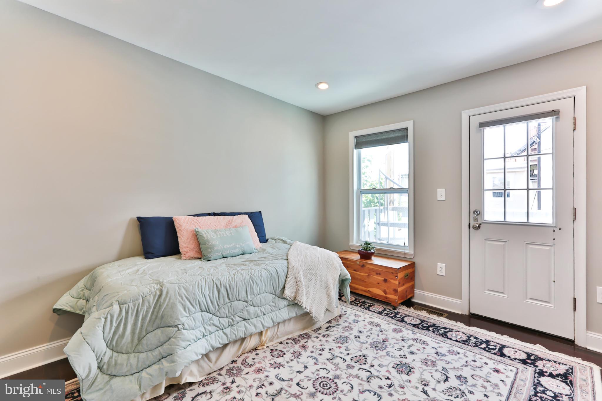 LOCUST POINT - Residential