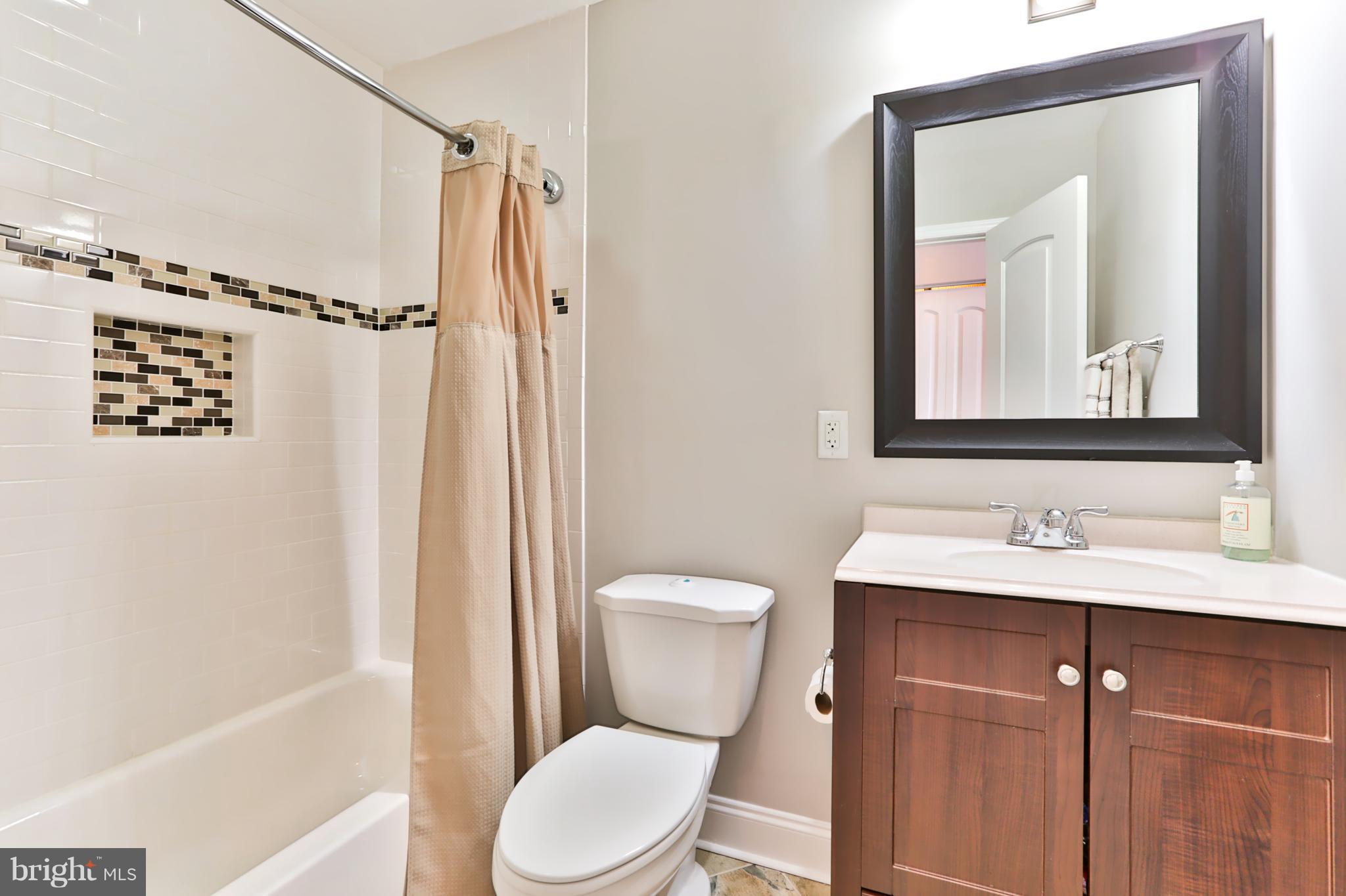 LOCUST POINT - Residential