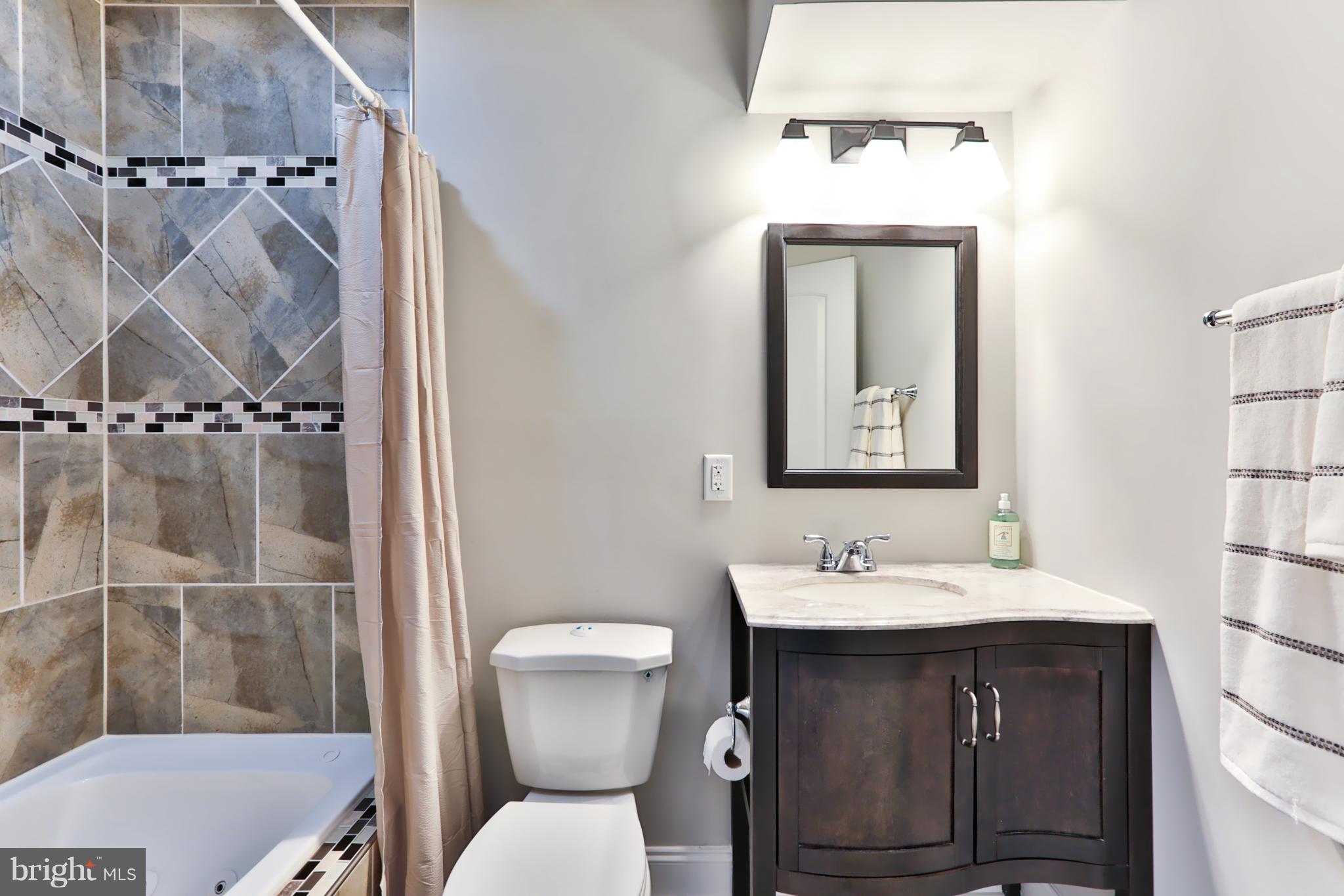 LOCUST POINT - Residential