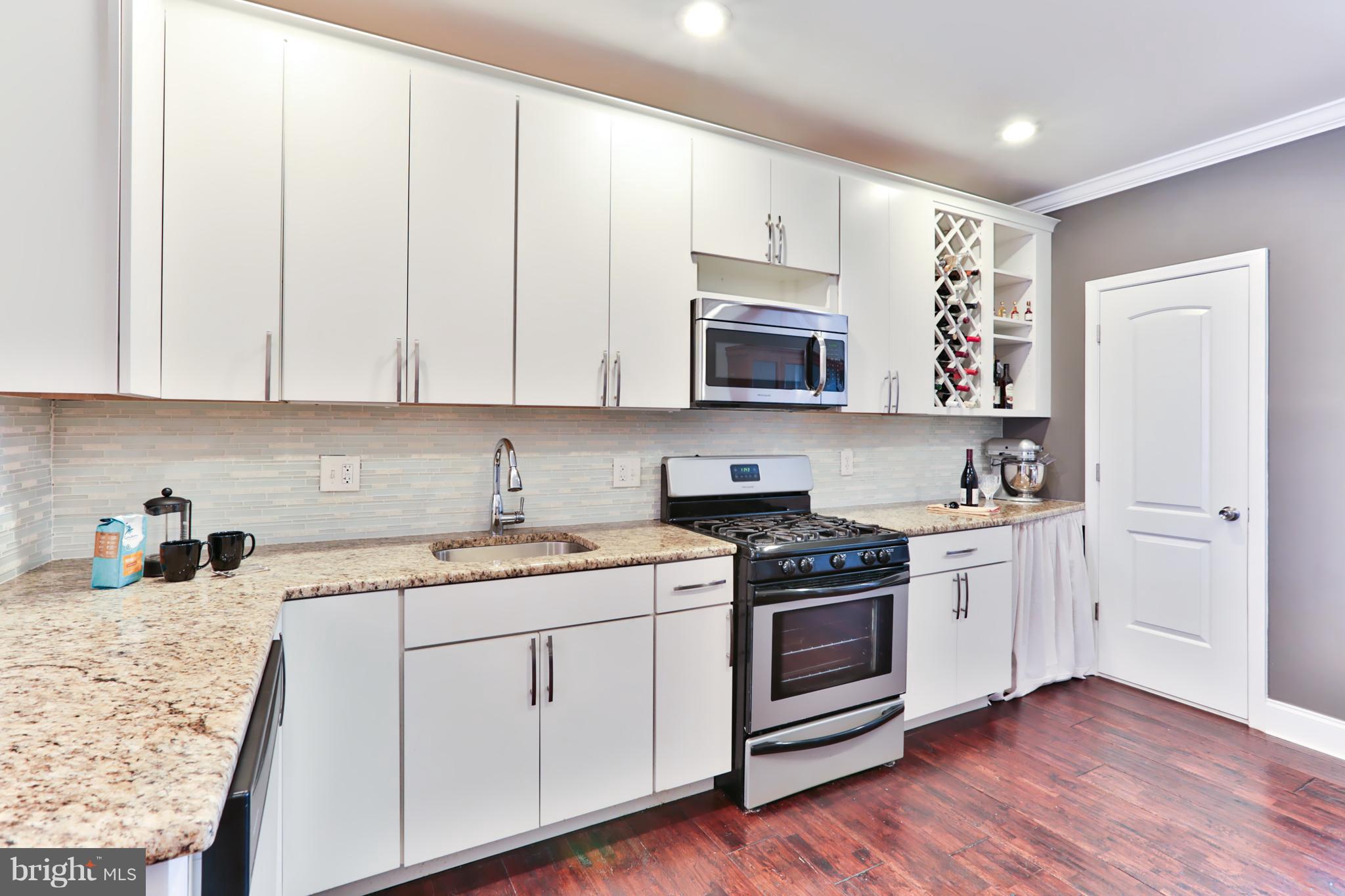 LOCUST POINT - Residential