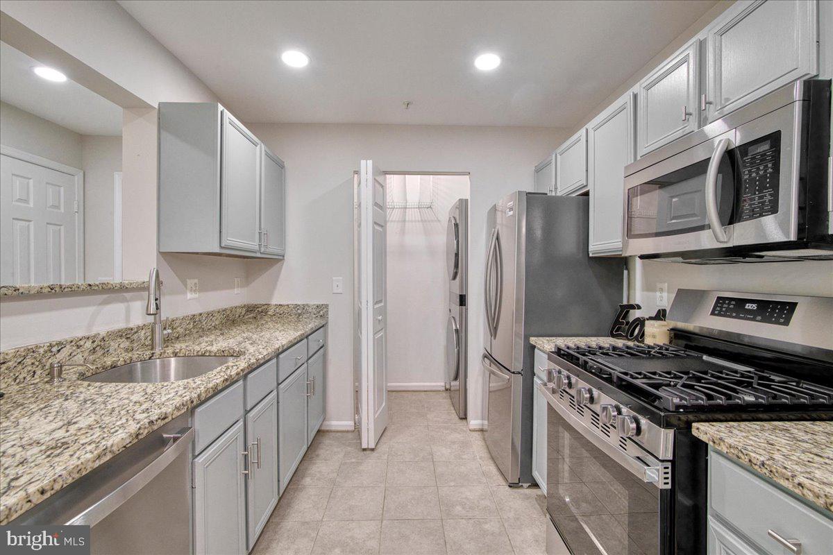 PROSPECT COVE AT LAKESID - Residential