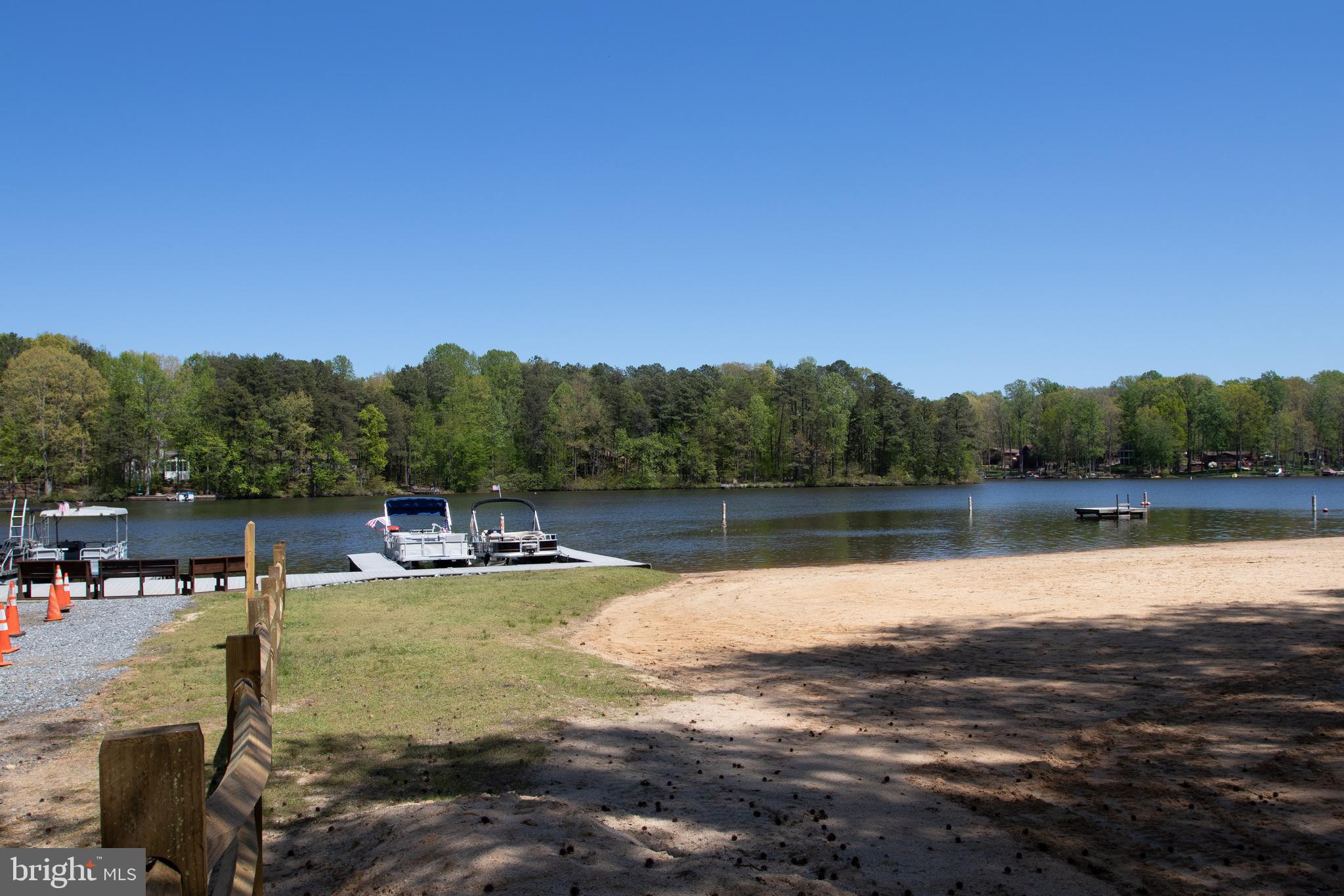 LAKE CAROLINE - Residential