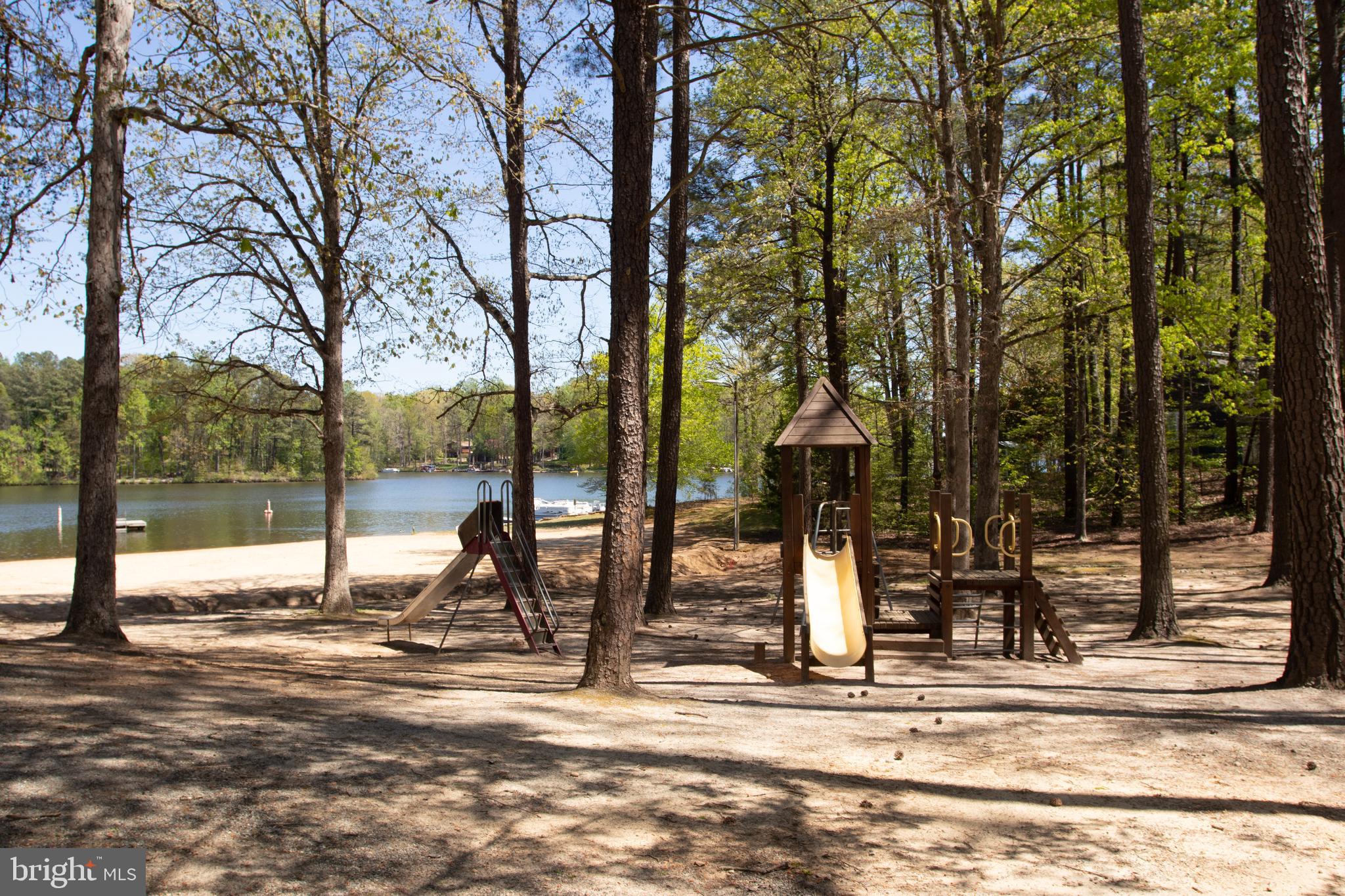 LAKE CAROLINE - Residential