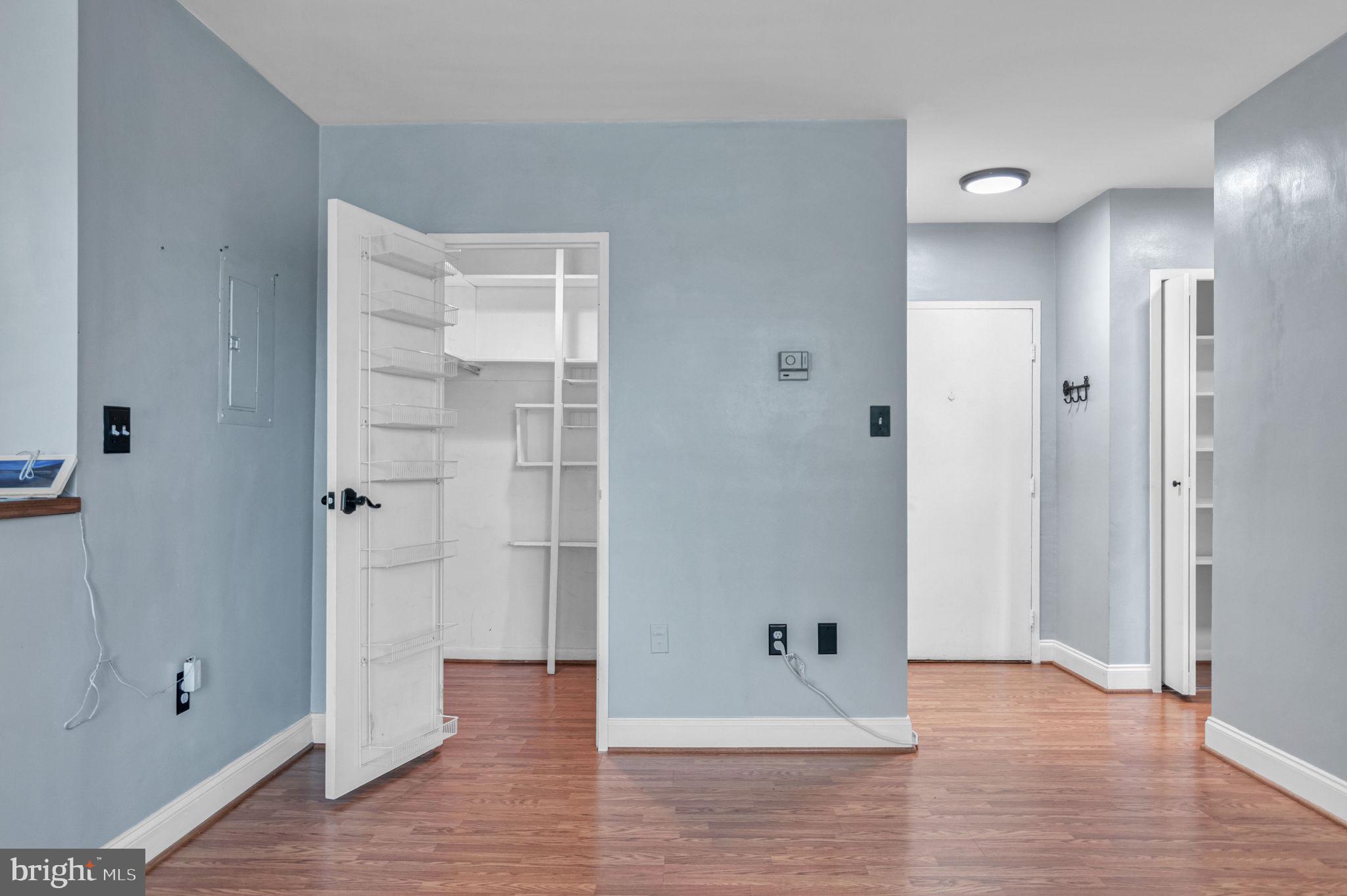 RIVER TOWERS - Residential