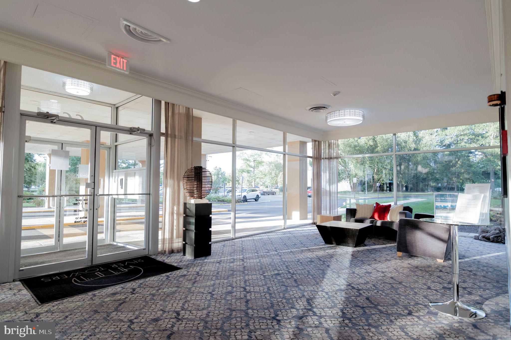 RIVER TOWERS - Residential