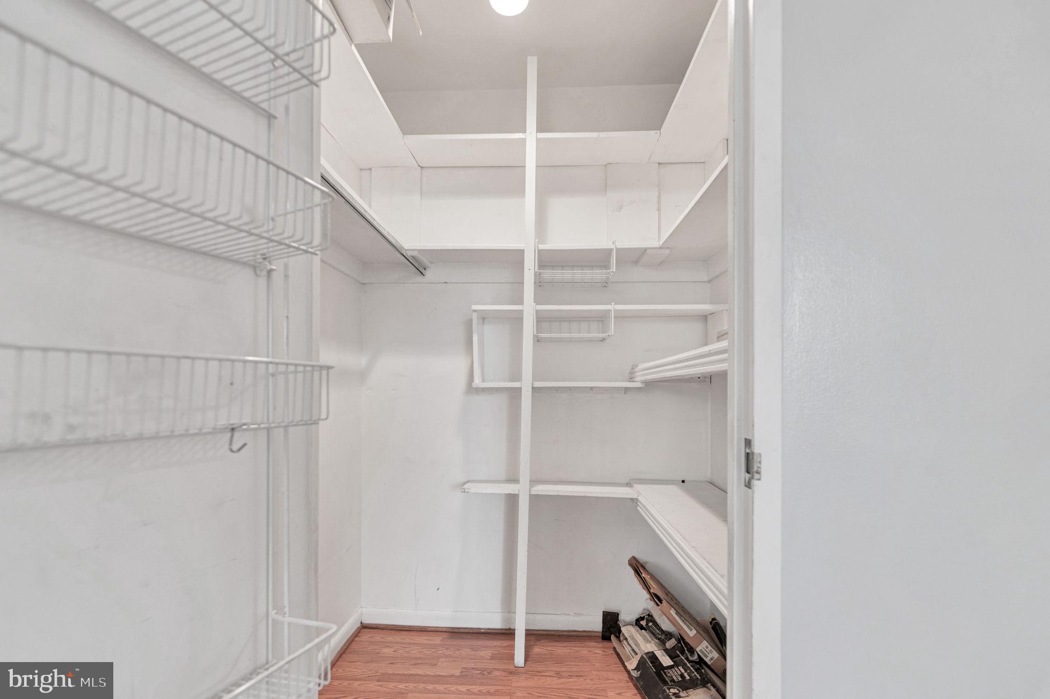 RIVER TOWERS - Residential