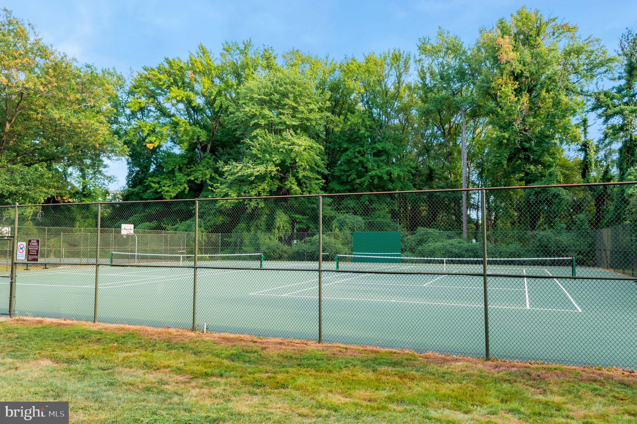 RIVER TOWERS - Residential