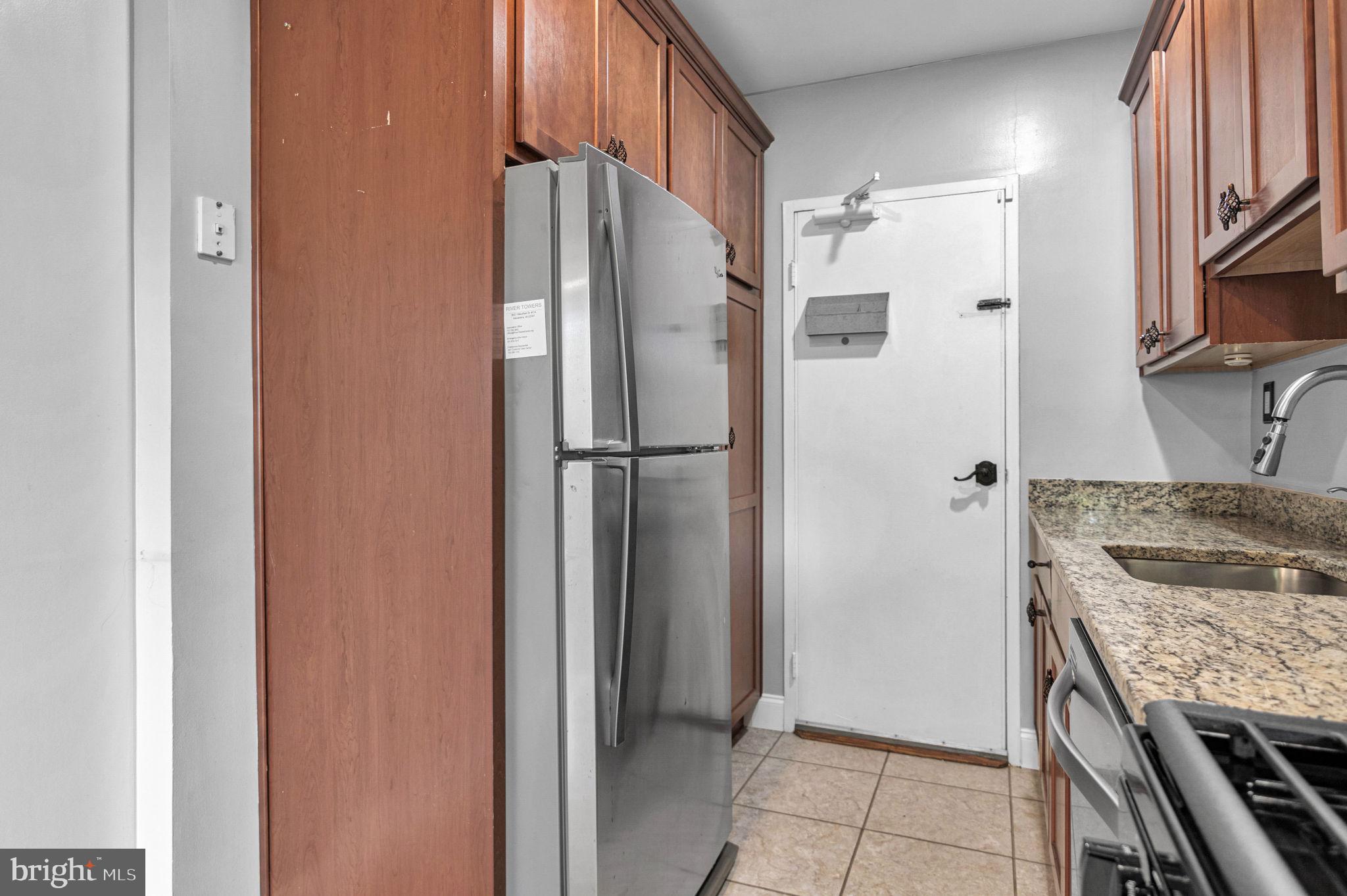 RIVER TOWERS - Residential