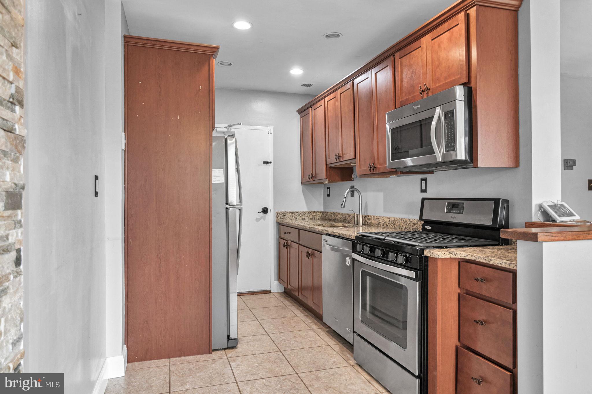 RIVER TOWERS - Residential