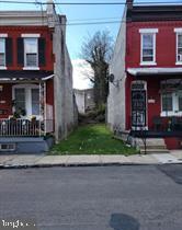 Vacant RSA-5 lot for sale. The dimensions of the lot are 14 x 86 and it is 1,301 sqft.