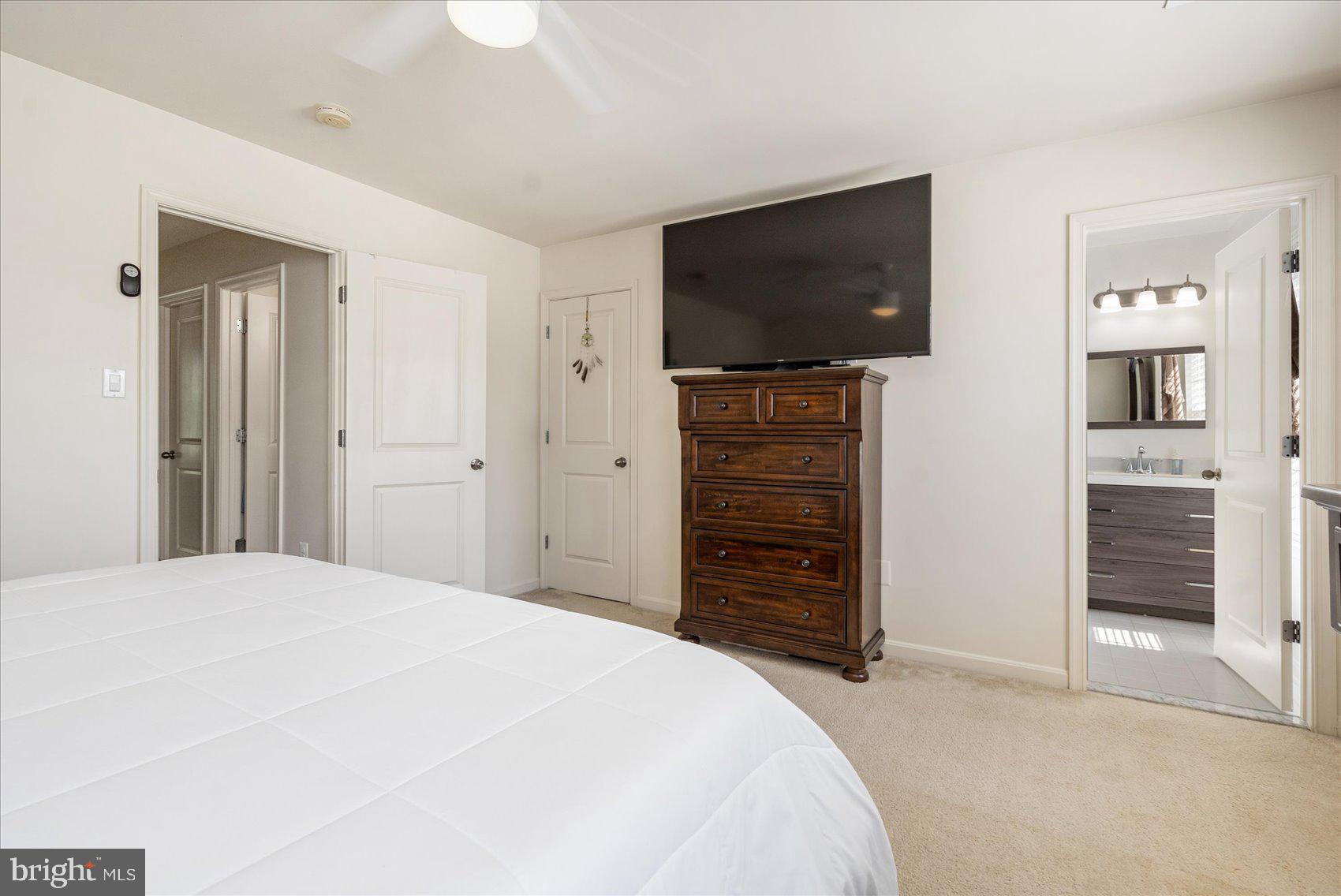 RENAISSANCE SQUARE - Residential