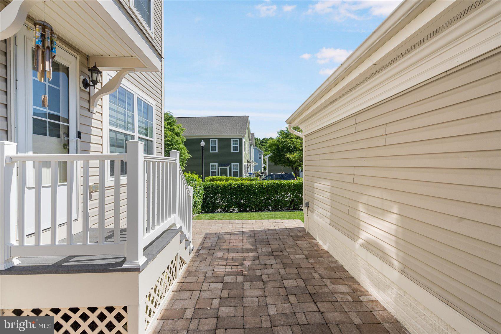 RENAISSANCE SQUARE - Residential