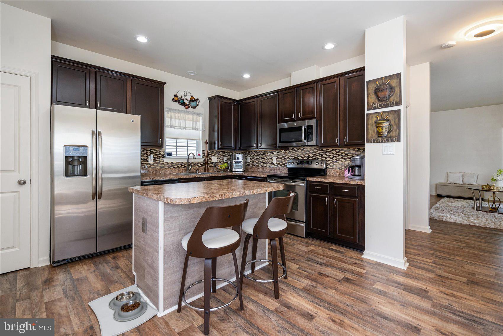 RENAISSANCE SQUARE - Residential