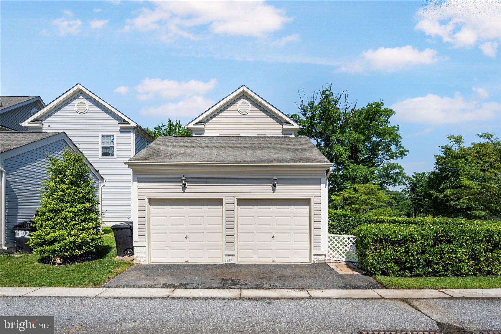 RENAISSANCE SQUARE - Residential