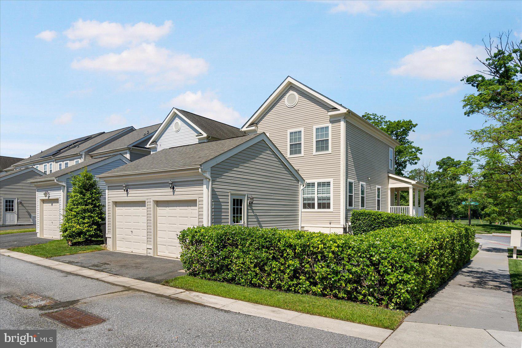 RENAISSANCE SQUARE - Residential