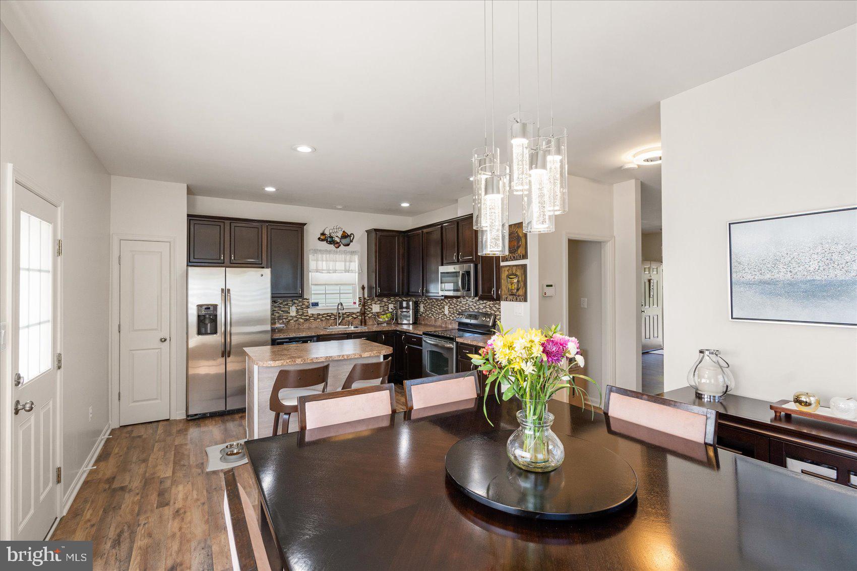 RENAISSANCE SQUARE - Residential