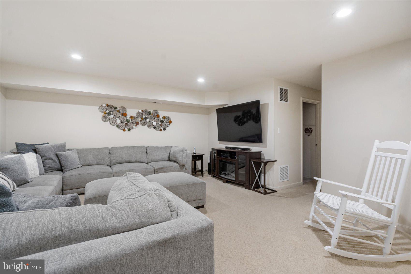 RENAISSANCE SQUARE - Residential