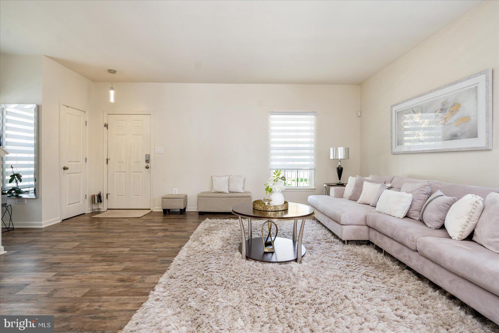 RENAISSANCE SQUARE - Residential