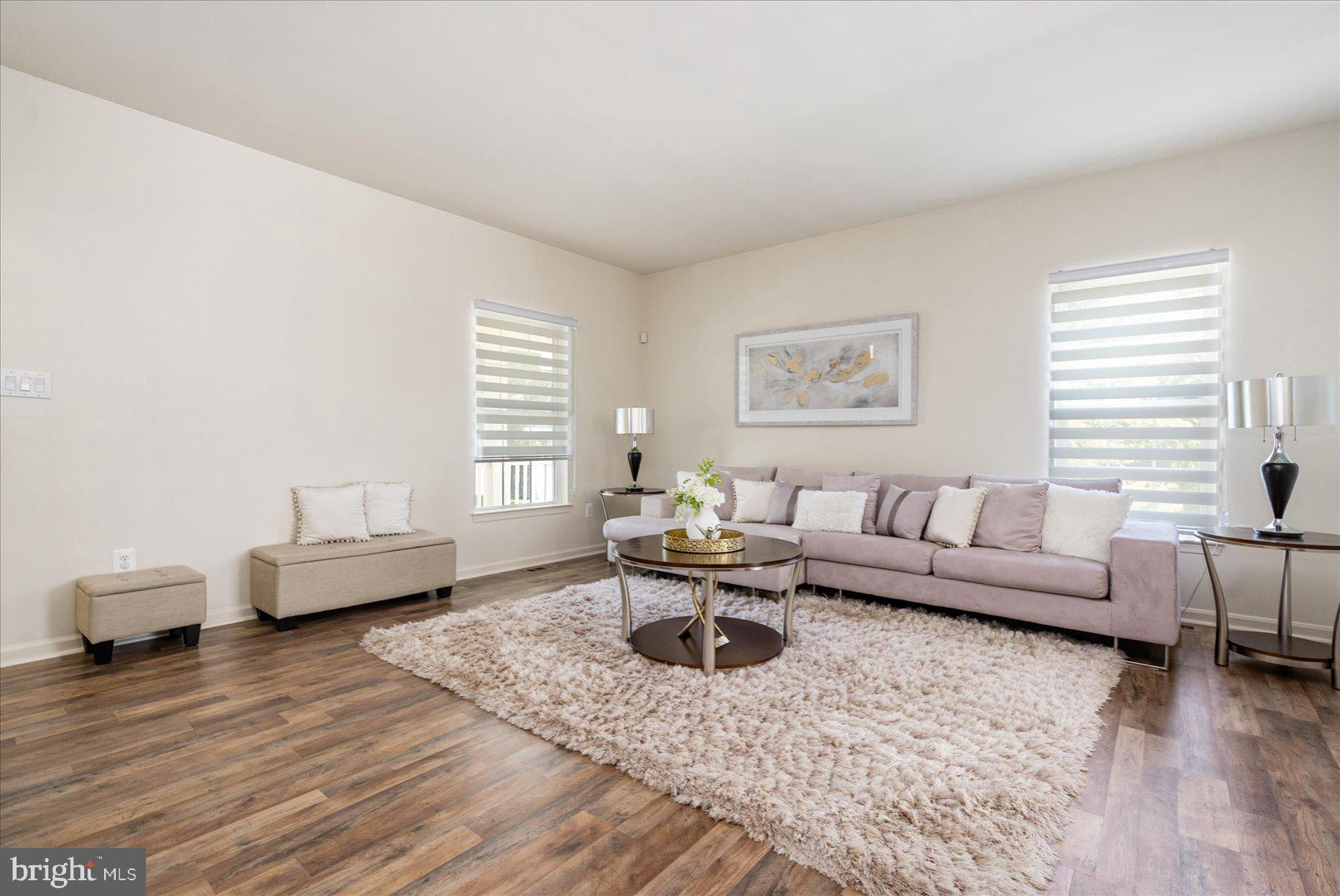 RENAISSANCE SQUARE - Residential