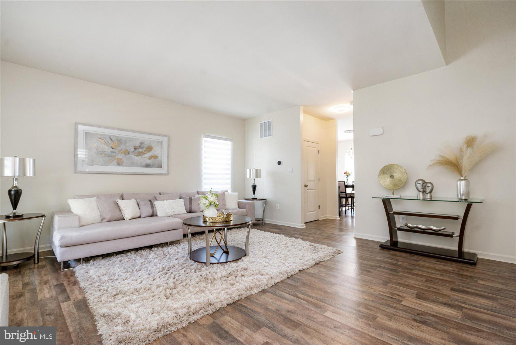 RENAISSANCE SQUARE - Residential