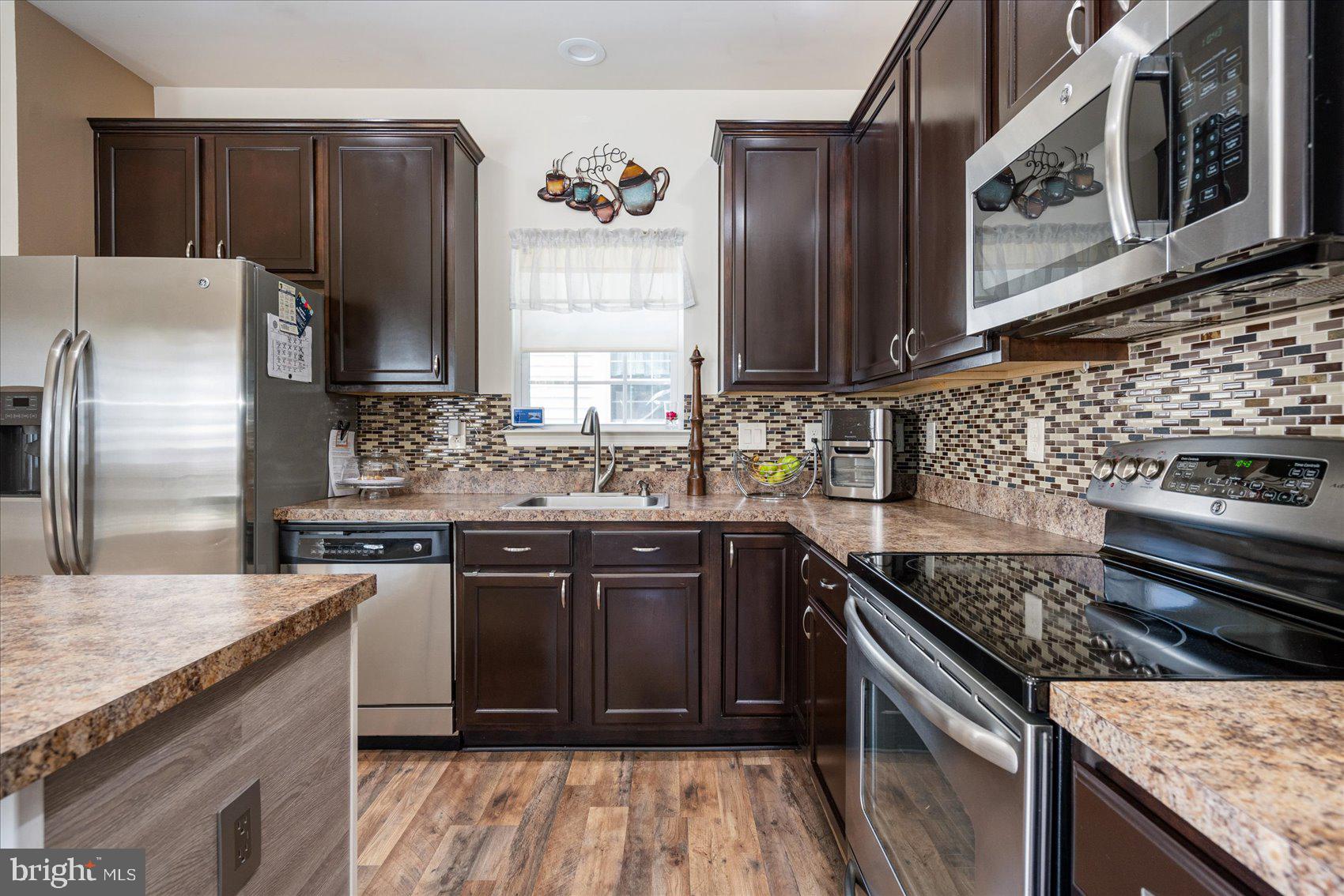 RENAISSANCE SQUARE - Residential