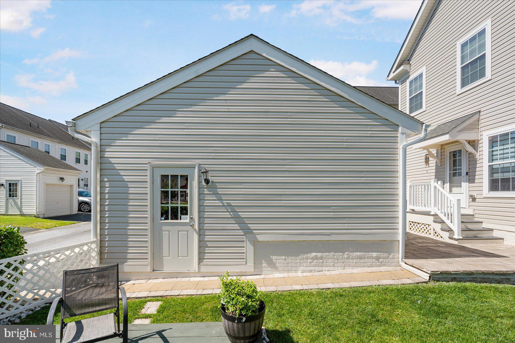 RENAISSANCE SQUARE - Residential