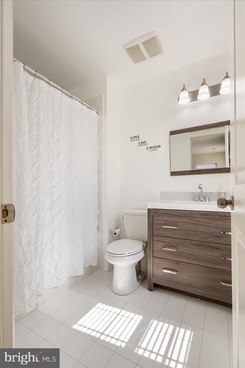 RENAISSANCE SQUARE - Residential