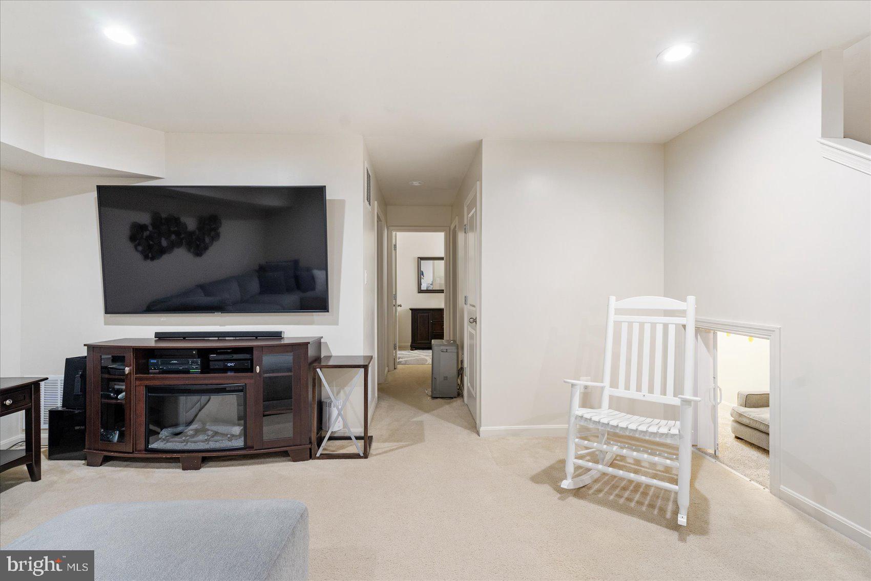 RENAISSANCE SQUARE - Residential