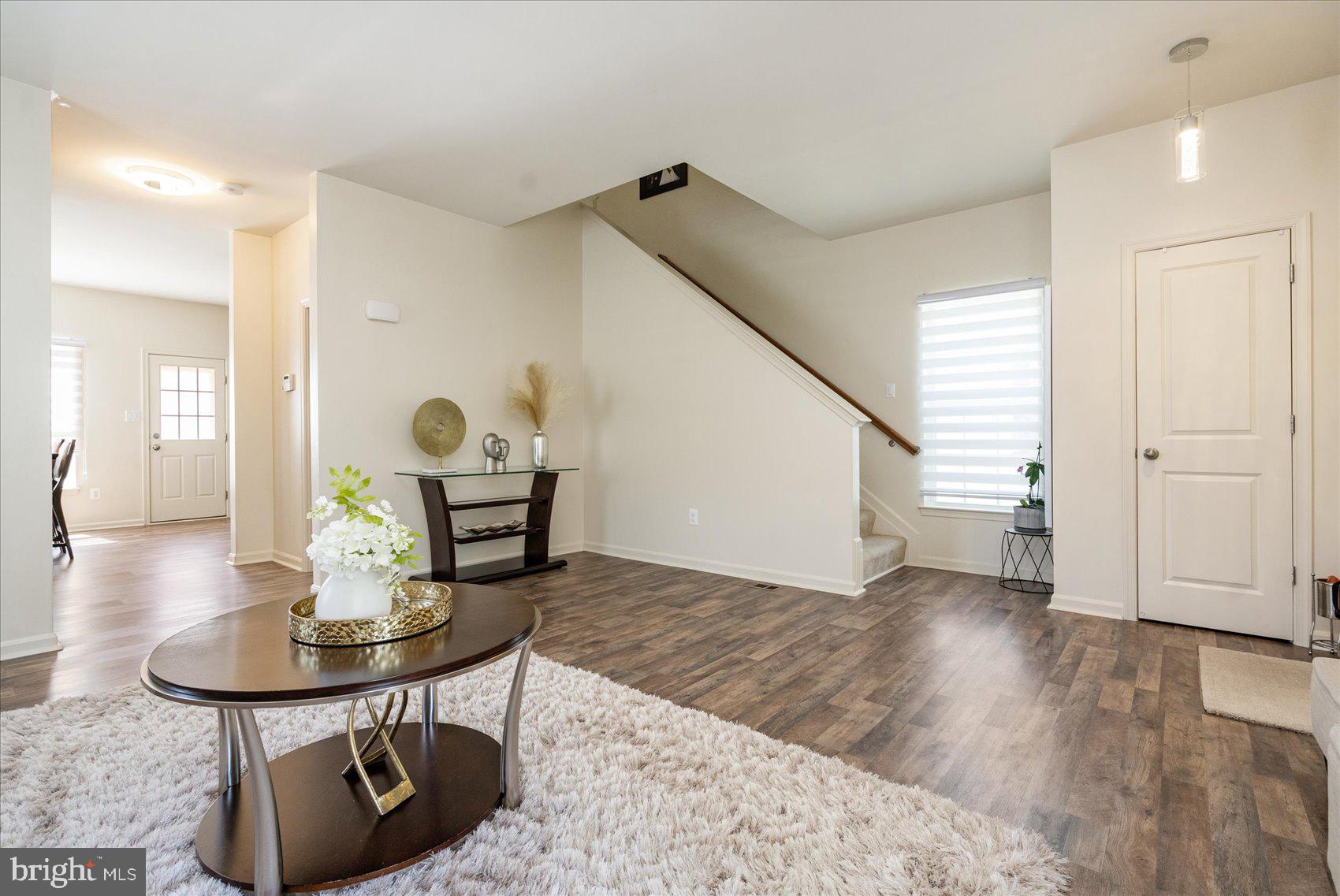 RENAISSANCE SQUARE - Residential