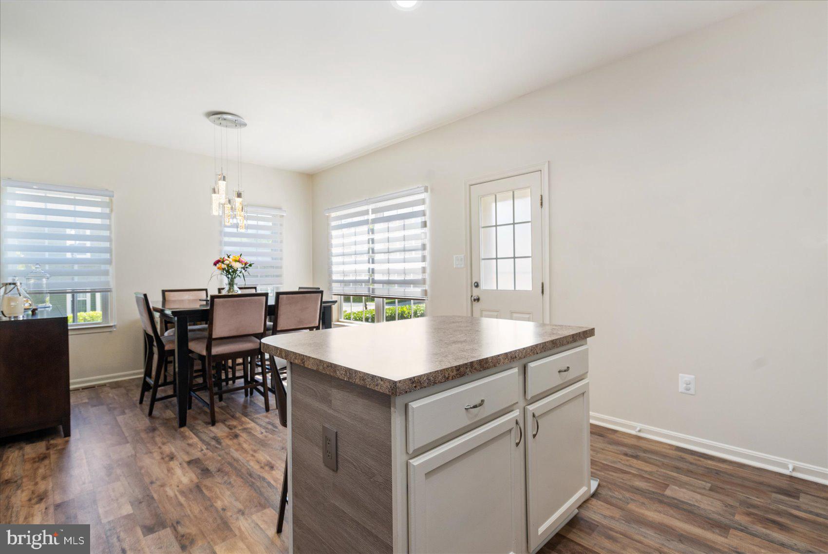 RENAISSANCE SQUARE - Residential