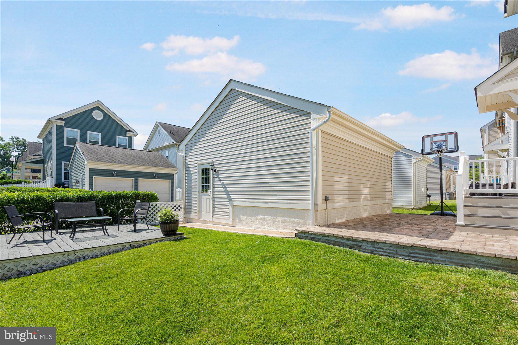 RENAISSANCE SQUARE - Residential