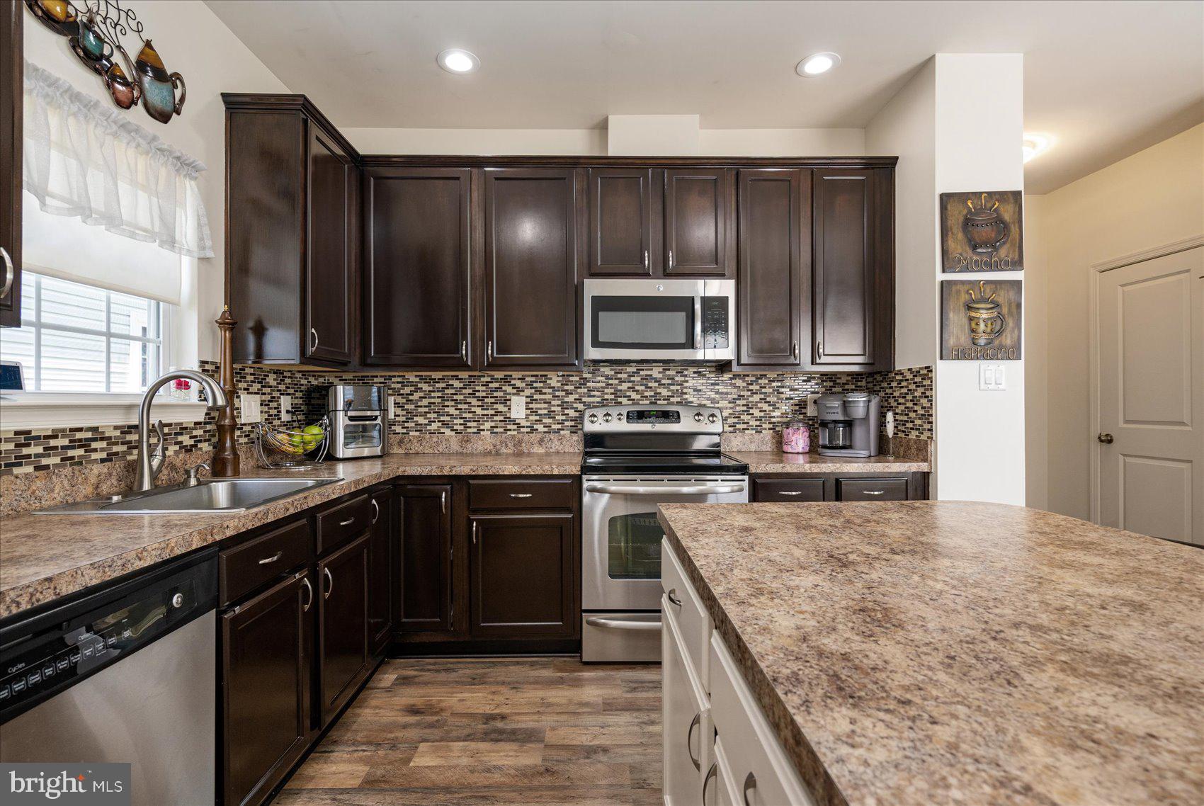 RENAISSANCE SQUARE - Residential