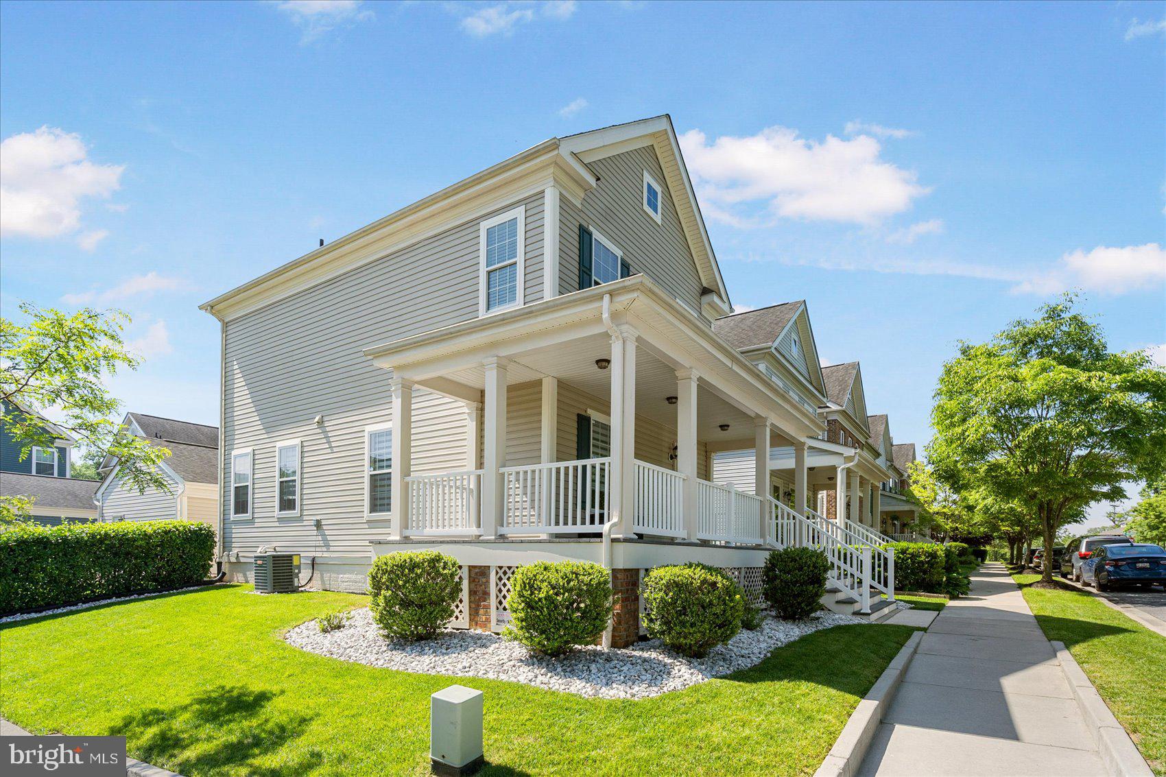 RENAISSANCE SQUARE - Residential