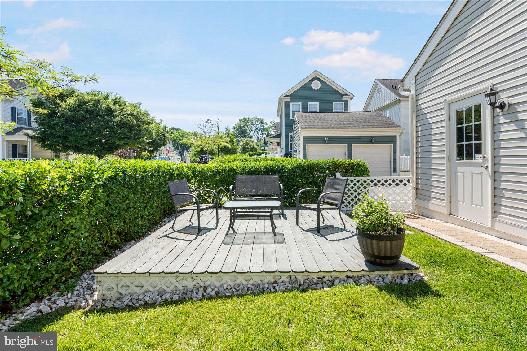 RENAISSANCE SQUARE - Residential