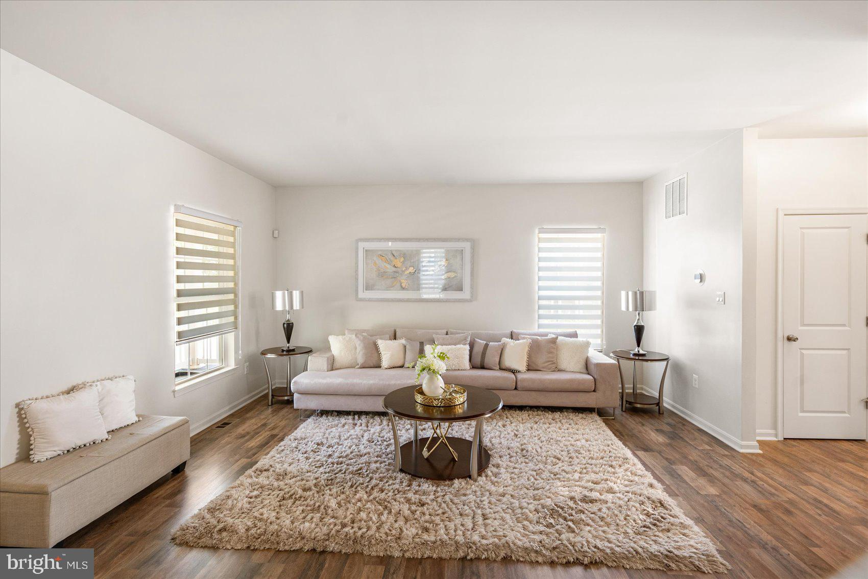 RENAISSANCE SQUARE - Residential