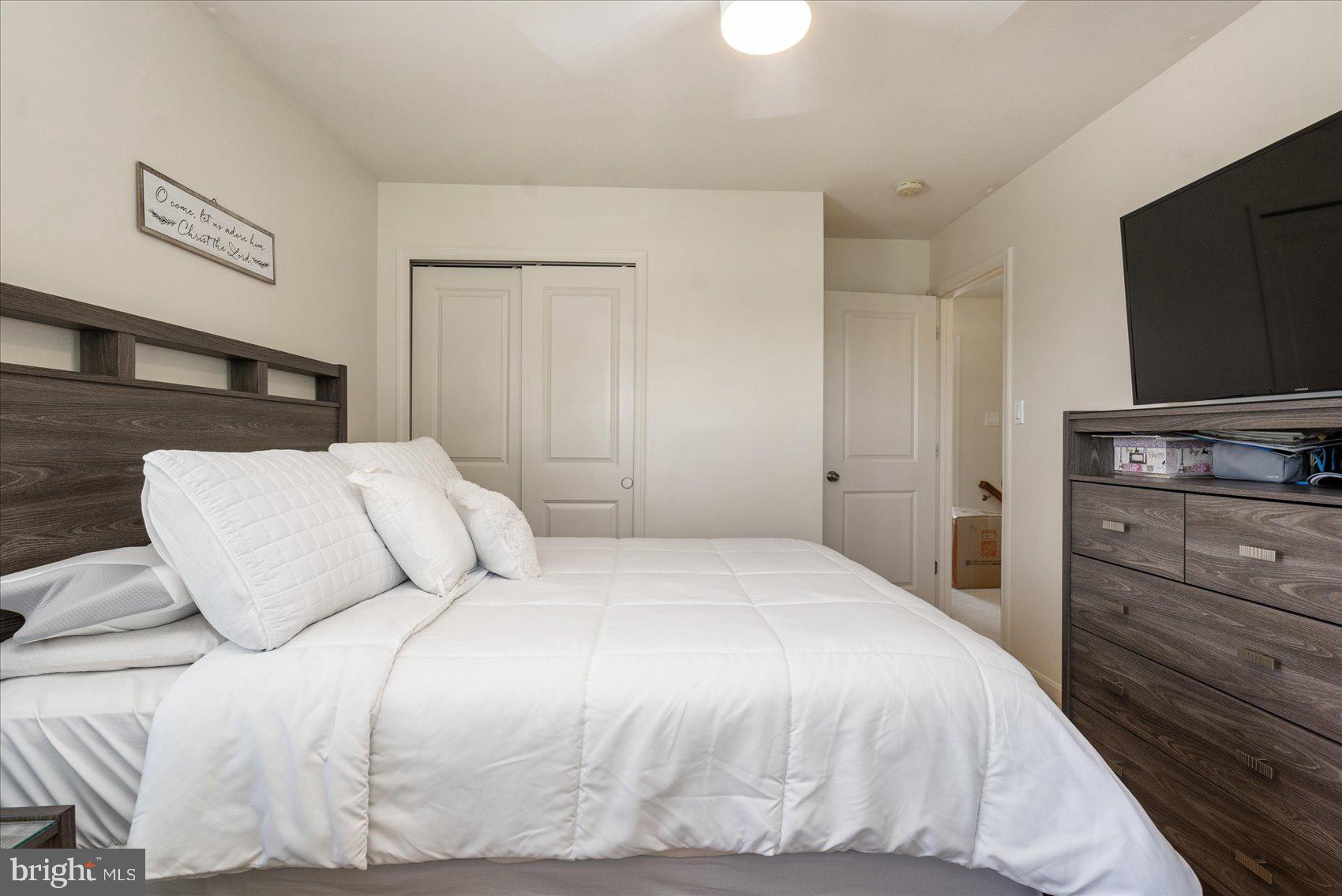 RENAISSANCE SQUARE - Residential