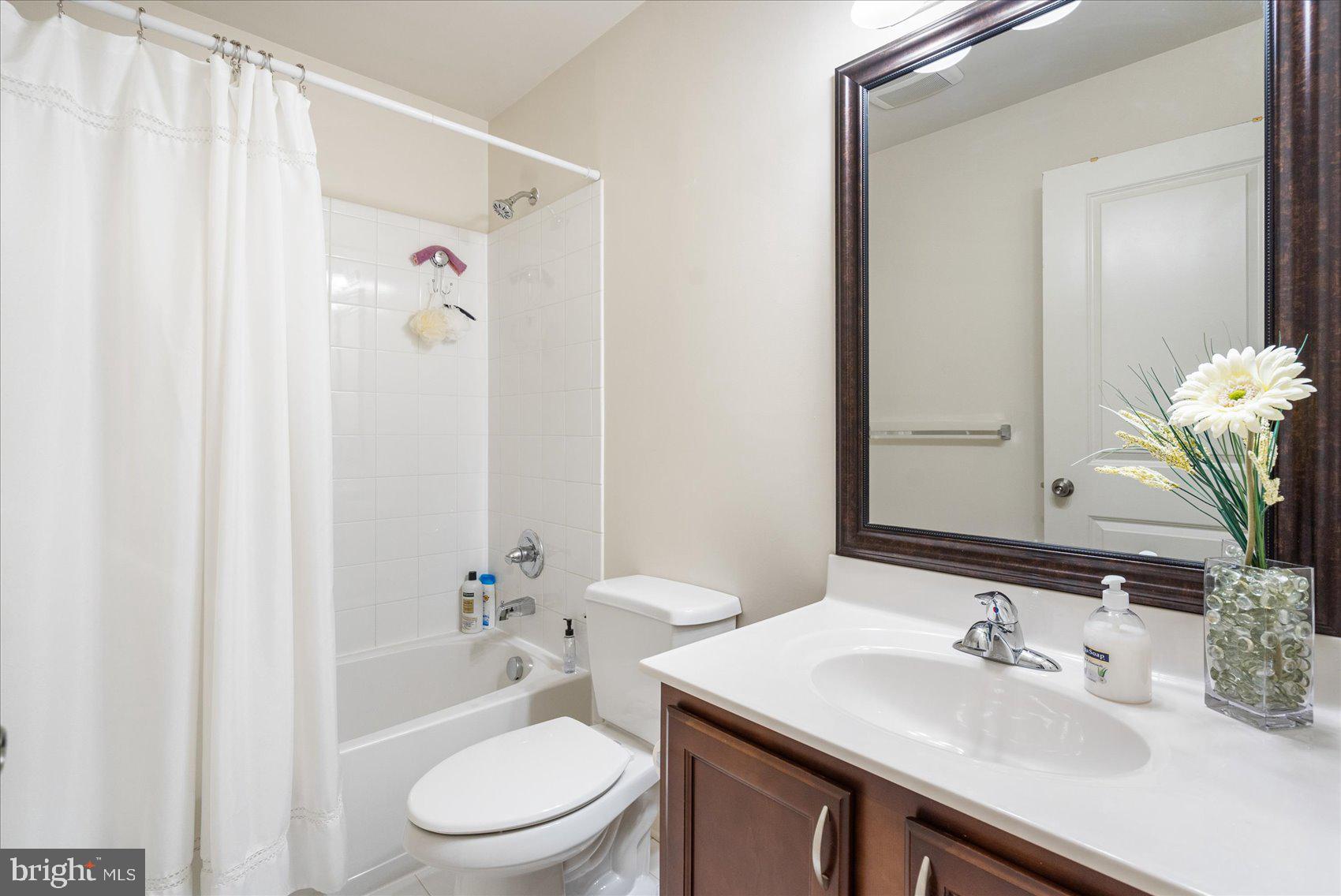 RENAISSANCE SQUARE - Residential