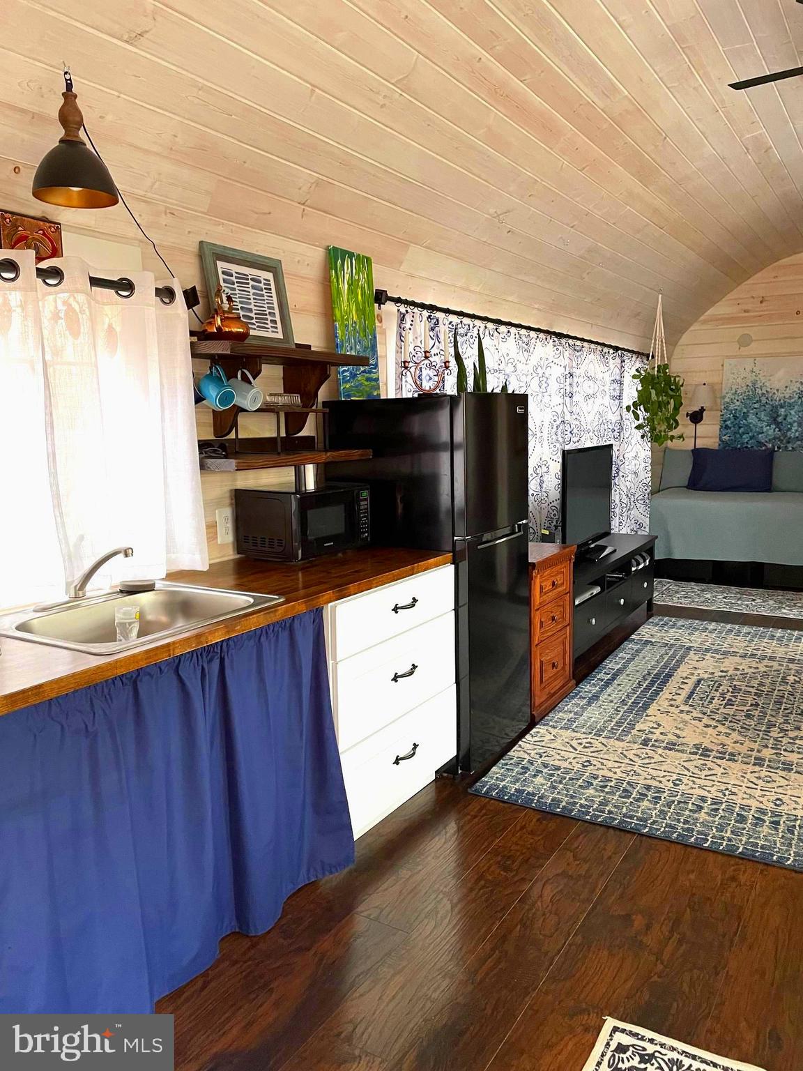 DOGWOOD FLATS - Residential