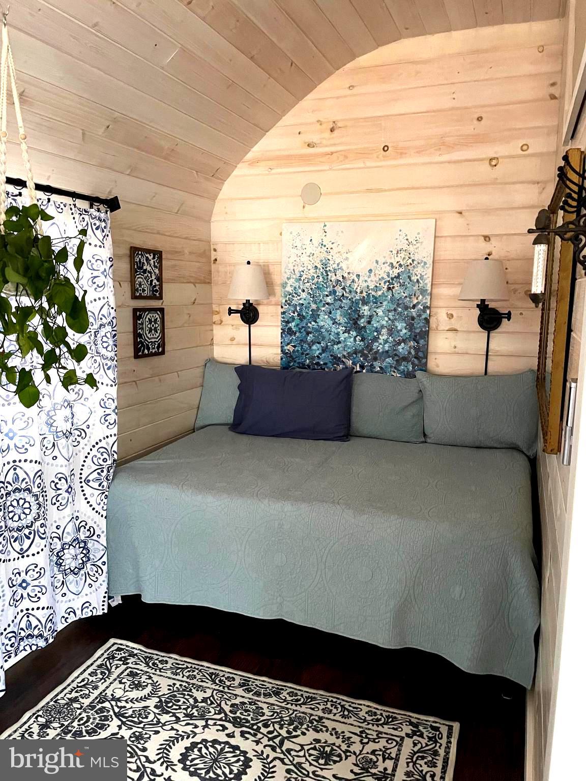 DOGWOOD FLATS - Residential